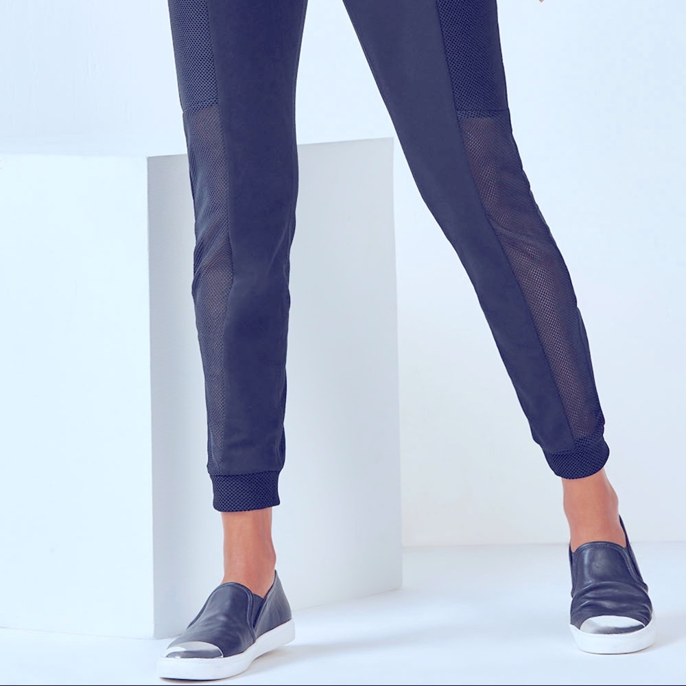Fabletics  |  Black Mesh Paneled Linda Mid-Rise Jogger  |  Medium